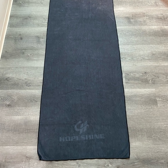 2 Hot Yoga / Pilates Towel for on top of Mats Gray - Picture 2 of 7